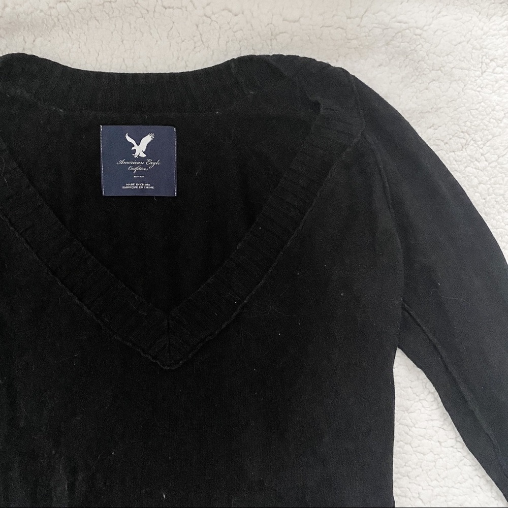 MEDIUM | AE Black V-Neck Sweater